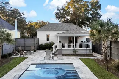 Image de Incredible Coastal Getaway w/ Private Pool Near Sav + Beach by Lucky Savannah