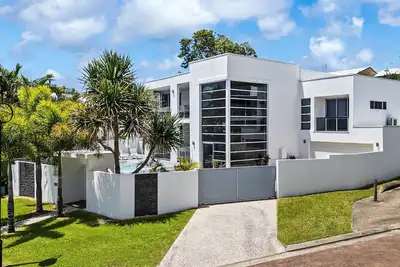 Image de Luxurious 5 bedroom home 500m to the beach