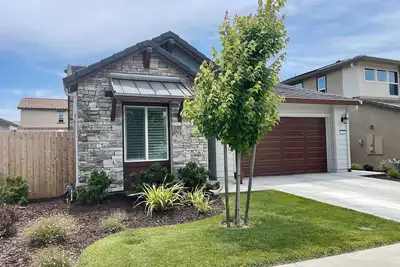 Image de 3/2 - Family Friendly, Fully Furnished w/ Jacuzzi