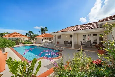 Image de 4br With Private Pool *Near Baby Beach*