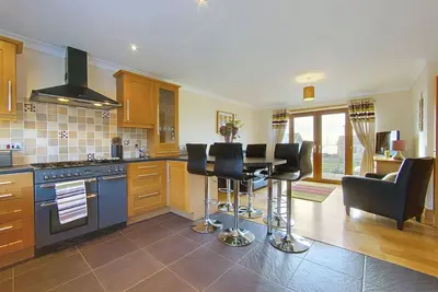 Image de Large family sized house, opposite the beach, and pet friendly