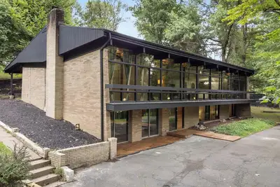 Image de Unique and Secluded Country Estate near Pittsburgh