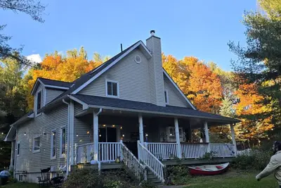 Image de Zuka Riverhouse + Cedar Hot Tub & Sauna in Muskoka