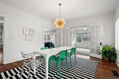 Image de All Charm in Virginia Highland - Walk to Everything!