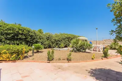 Image de Beachfront villa suitable for families or group of friends