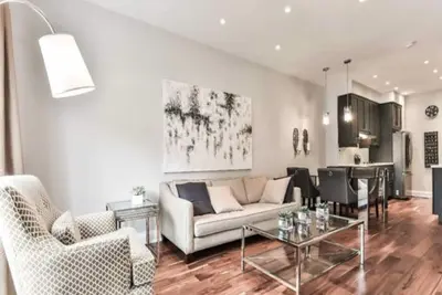 Image de Executive Townhouse 3Br+3Ba in Lawrence Park