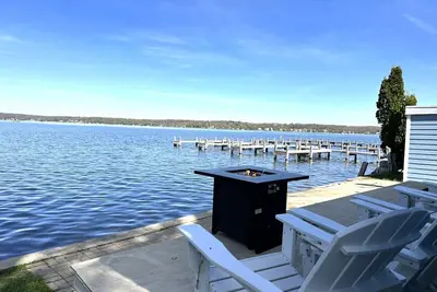 Image de Waterfront on Pewaukee Lake |3br/2ba|Private Pier
