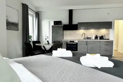 Image de Qt Studio Apartment 2 bedrooms New - Stylish - w. Parking lot