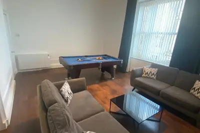 Image de sleeps 5, parking, pool table