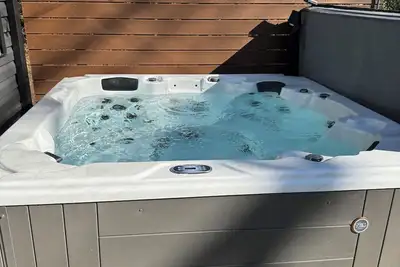 Image de ⭐️New⭐️ Near Tryon  Equestrian Luxury Getaway Hot Tub  Game Room Landrum