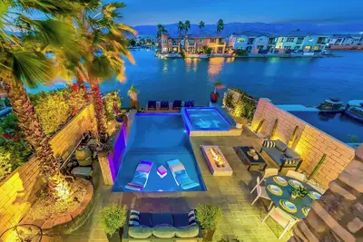 Image de Best Views, modern, high end, plenty of amenities.