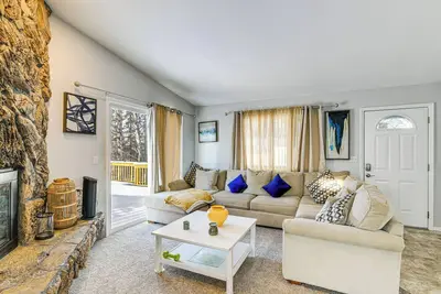 Image de 3 Mi to Dtwn: Apt w/ Shared Sauna in Anchorage