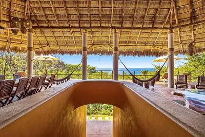 Image de Tranquil Retreat with Pool, Views of the ocean, close to beach