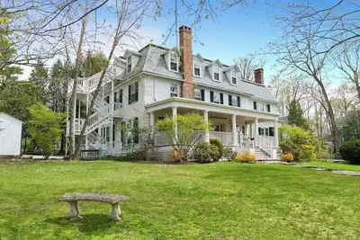 Image de Spacious Historic 9-bedroom Inn in charming Lenox. Equipped with full kitchen.