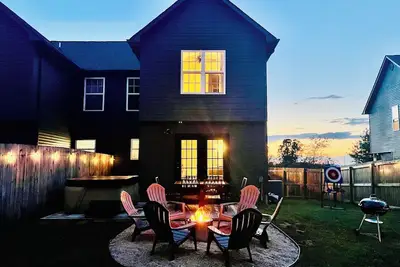 Image de New~9 min to Dollywood~Hot Tub~Arcade~4 Bedroom
