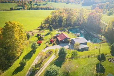 Image de Cozy Getaway: Location, Dogs Stay Free, Fenced Yard, Fishing Pond