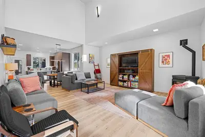 Image de Sharlie's Chateau - Sleek, modern, new-build home near golf, park, and lake