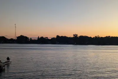 Image de Amazing 4-bedroom Modern Lake House with Cottage Charm on Lake Chemung