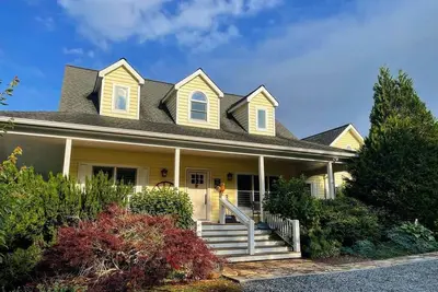 Image de New! 18 Acres, Petting Zoo & Pickleball!