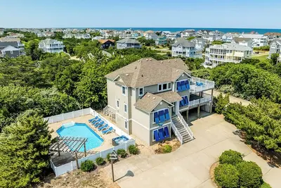 Image de Summer Breeze Too | 1000 ft to the beach | Private Pool, Hot Tub, and Dog Friendly