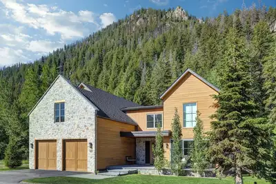 Abode at Warm Springs Creek | Mountain Modern Nature Retreat with Luxury Amenities