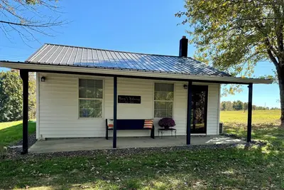 Image de Charming 2-bedroom house minutes from Green River Lake! Free parking & WiFi