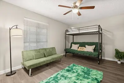 Image de Emerald Gem Suite sleeps 6 w/ Pool & Free Parking Soco