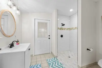 Image de Stay at Panacea Palms, a charming 3/2 less than 1 mile from local boat ramp! !