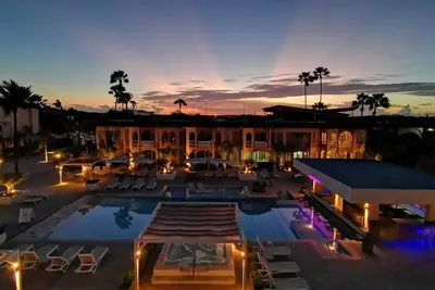 Image de Two bedroom, 2 bath condo, Ac, pool, hot tub, 1 mile to main strip/beach, Noord.