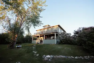 Image de Saskatoon’s Crown Jewel: Victorian Mansion w Forest Views, Timeless Elegance