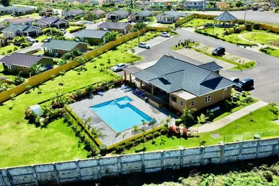Image de Tropical Escape, Spacious 2 Bedroom Vacation Oasis with WiFi, Ac