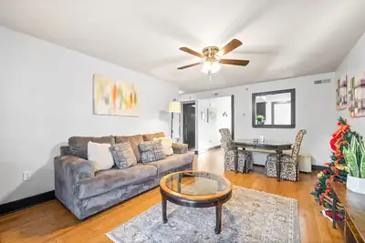 Image de Charming 2-bedroom dog-friendly condo walking distance to Downtown Clarksville.