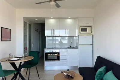 Image de Découvrez la Costa Brava! Louez ce studio cosy à Roses avec piscine, proche de la plage. Réservez maintenant!