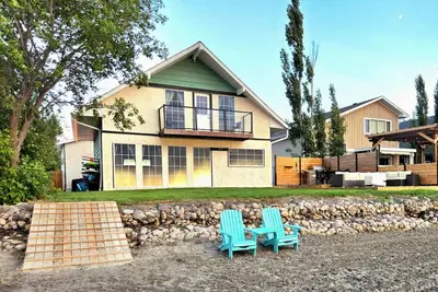 Image de Lakefront property with a stunning view and a private access to the lake!