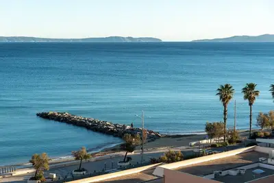 Image de Location au Lavandou d'un studio cabine 4 Couchages face mer