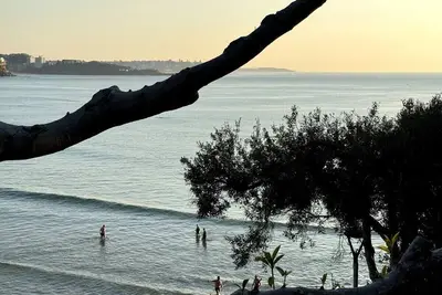 Image de Manly Beach Escape – 4br Home with Balcony, Bath & Fireplace, Steps to the Beach