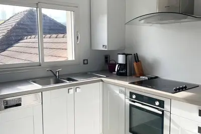 Image de T3 lumineux très bien équipé proche centre-ville avec balcon