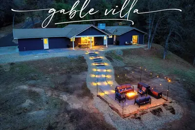 Image de Charming Family-friendly house with Arcade Room and stunning view. Sleeps 16+