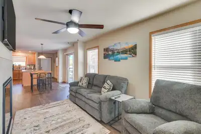 Image de 4 Mi to Granby Ranch: Cabin w/ Hot Tub Access!