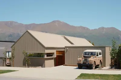 Image de Scout | Architecturally Desiged | Lake Views