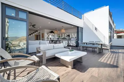 Image de Breathtaking panoramic views in this Private Pedregal 3-level  villa with building pool, Ac, fast Wi‑Fi, and covered parking, near the Marina & Medano. Plan with the Xclusiv app or text concierge (chef, drivers, yachts, ATVs, spa).