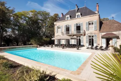Image de Château de Lans - Prestige en Bourgogne. \nPiscine chauffée | Sauna | Hammam