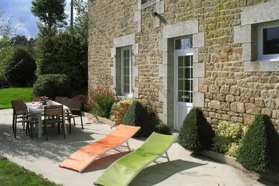 Image de Charmante maison en pierre avec poĂŞle Ă bois et jardin privatif