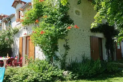 Gîte 3 ch. avec jardin, cheminée, animaux admis, Wifi, parking, proche loisirs & châteaux