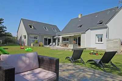 Image de Grande maison familiale proche plage avec jardin, vélos et activités