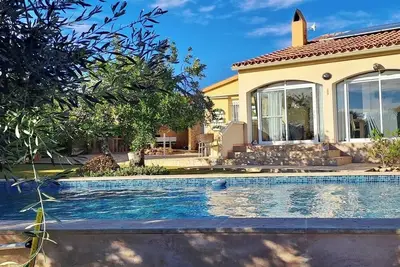 Image de Large vacation home in beautiful gardens with pool.