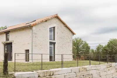 Image de Charmante maison avec climatisation, WiFi et animaux admis à Puycousin