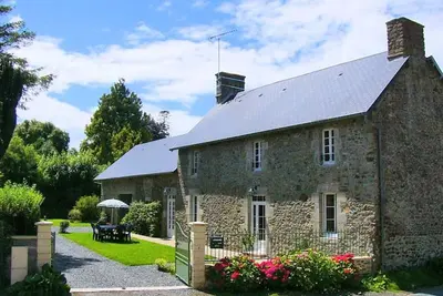 Image de Maison familiale avec jardin clos et vélos, animaux admis