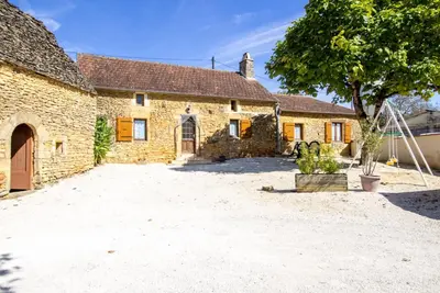 Image de Charmante maison rustique en pierres, proche de Sarlat