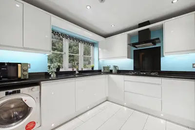 Image de Nec Modern Village Escape | Sleeps 7, Free Parking